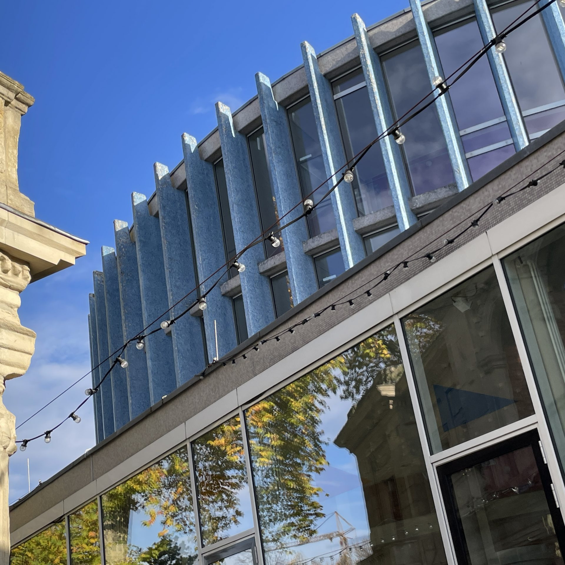 Theater Münster (1956) - Architektenteam: Harald Deilmann, Max von Hausen, Ortwin Rave und Werner Ruhnau - mit Ruine Romberger Hof - Foto: Stefan Rethfeld (2025)