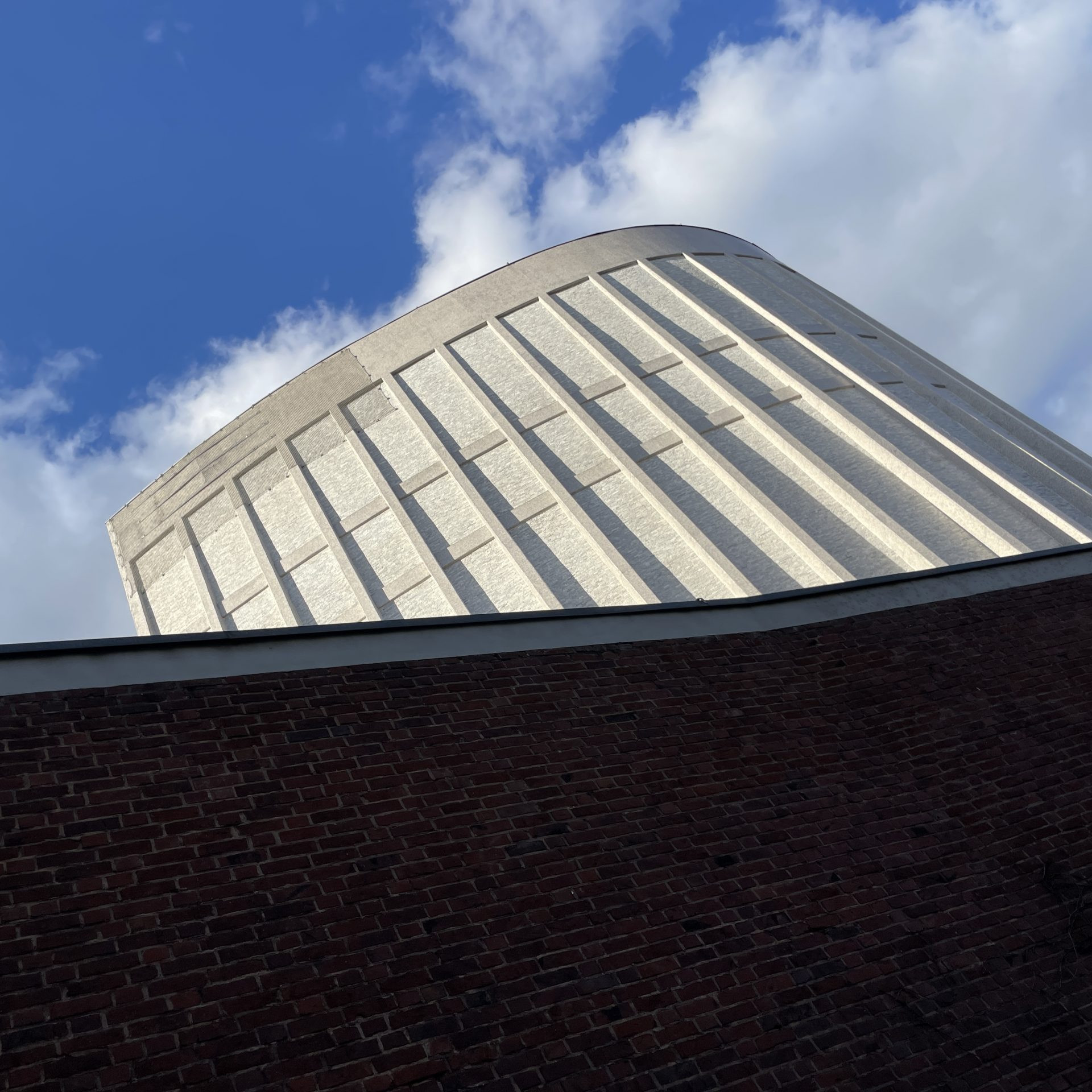 Wie Phoenix aus der Asche: Das neue Theater in Münster (1956) - vor fast 70 Jahren erbaut vom Architektenteam: Harald Deilmann, Max von Hausen, Ortwin Rave und Werner Ruhnau. Foto: Stefan Rethfeld (2025)