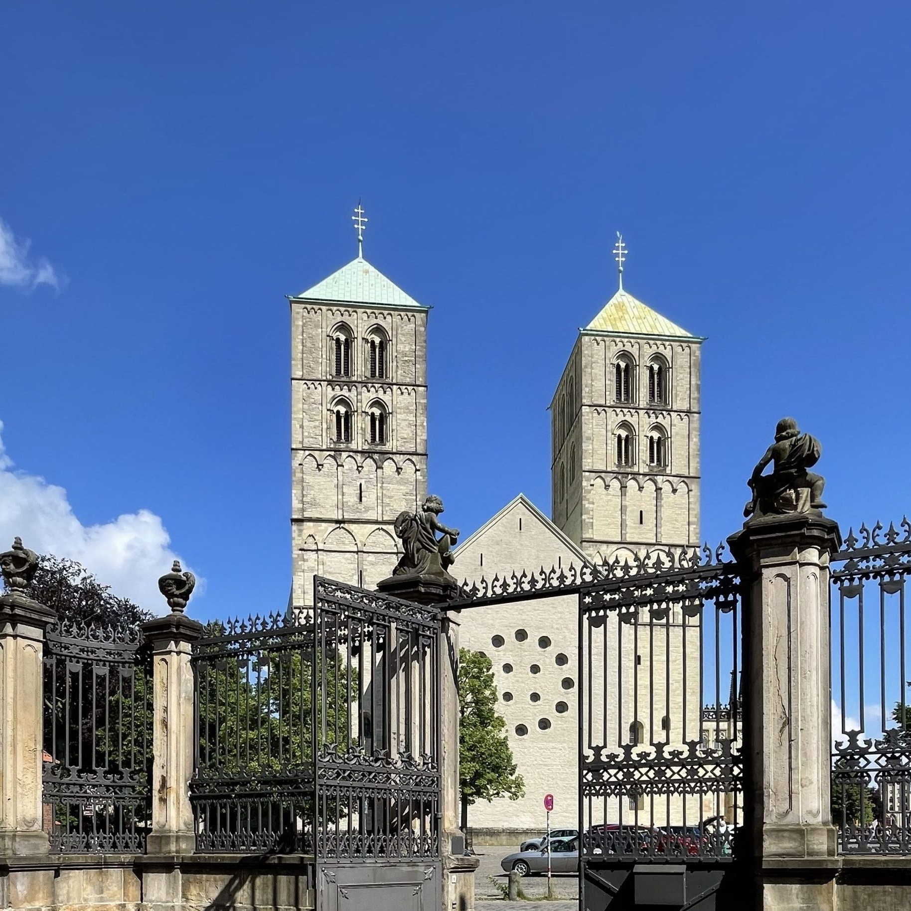 Münster vor Ort: Blick vom Bischöflichen Hof auf den Dom - Foto: Stefan Rethfeld