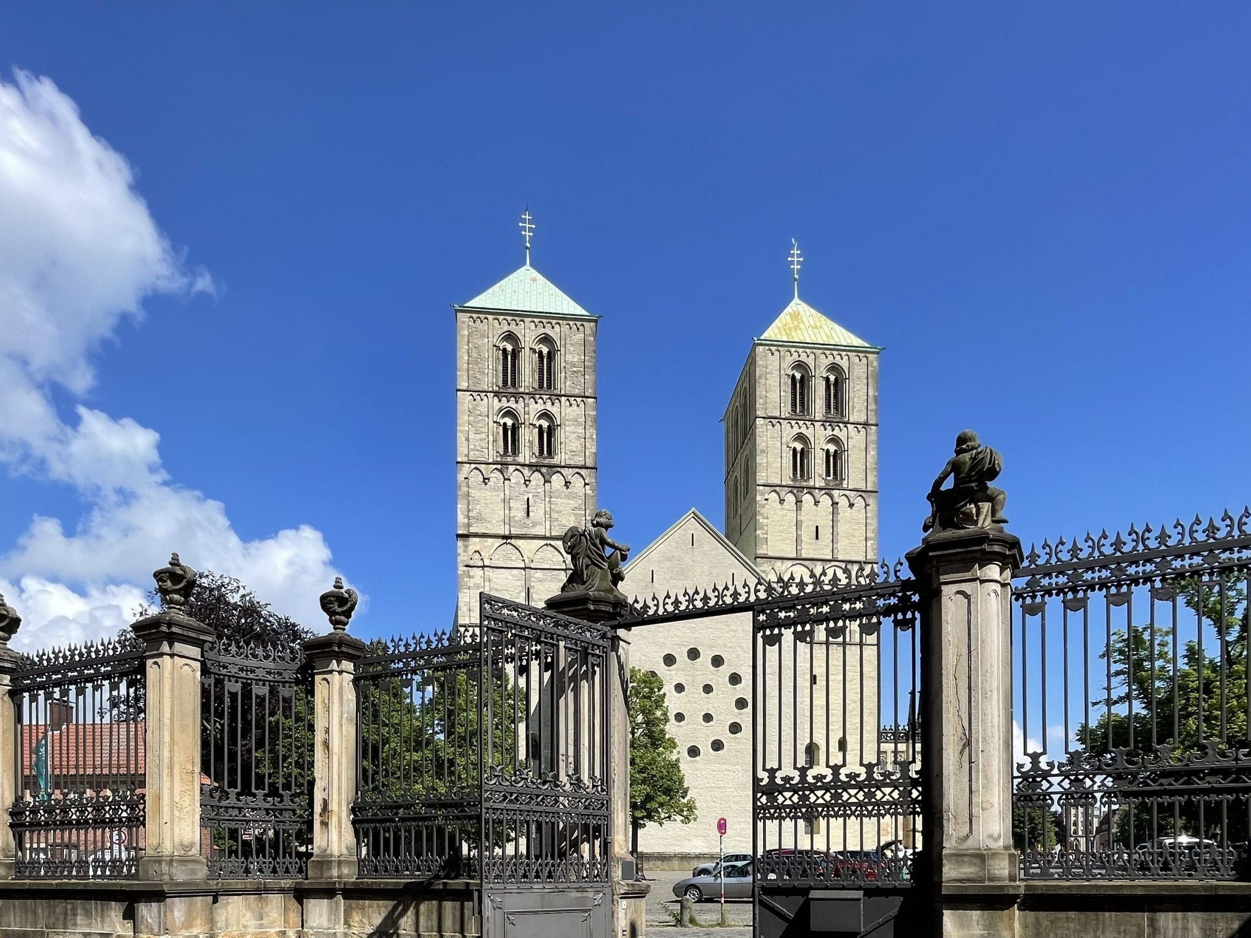 Münster vor Ort: Blick vom Bischöflichen Hof auf den Dom - Foto: Stefan Rethfeld