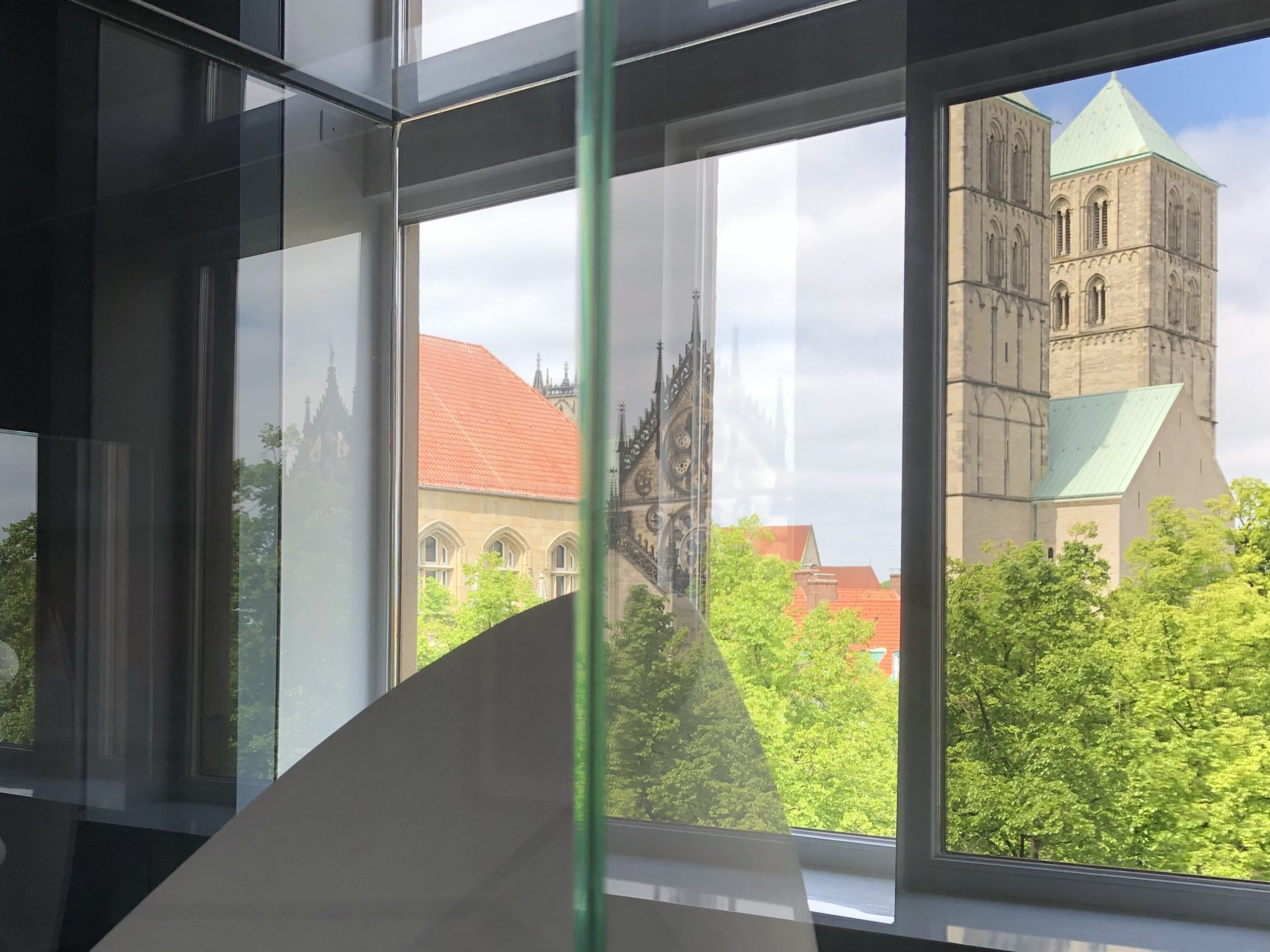 Blick aus dem LWL-Museum für Kunst und Kultur auf den Domplatz, Münster - Foto: Stefan Rethfeld
