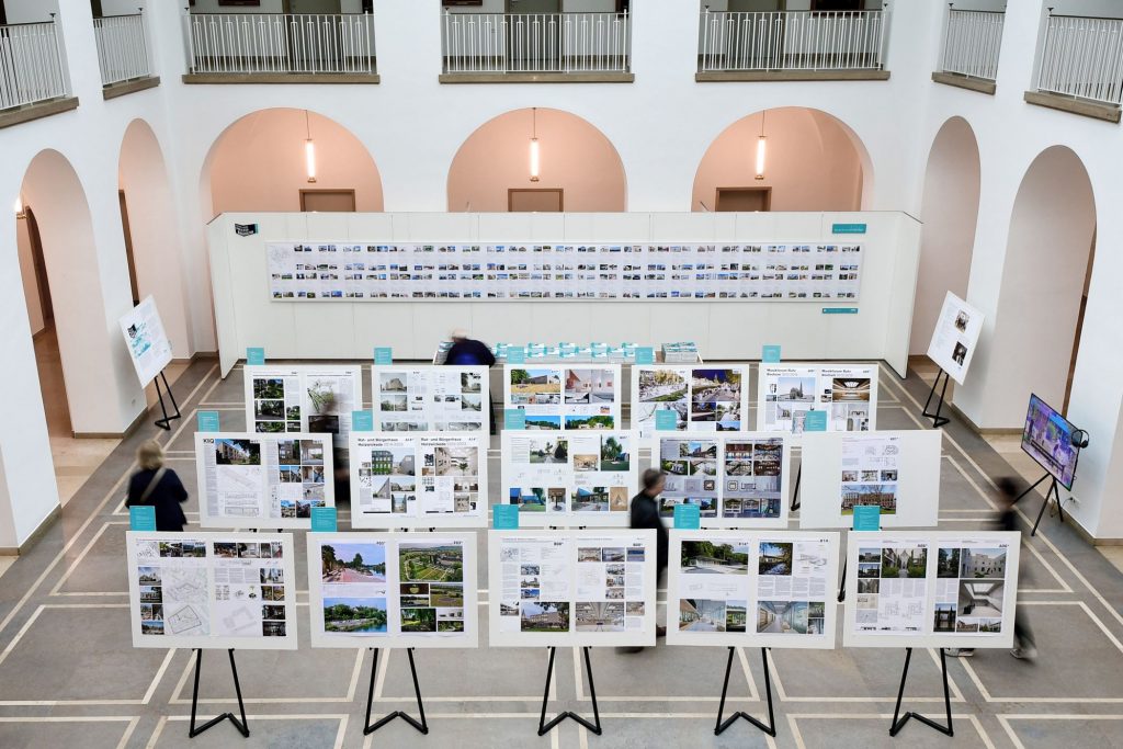 Westfälischer Preis für Baukultur 2025: Die Ausstellung ist im Landeshaus in Münster noch bis zum 30. April zu sehen. Foto: LWL/Martin Schmidt